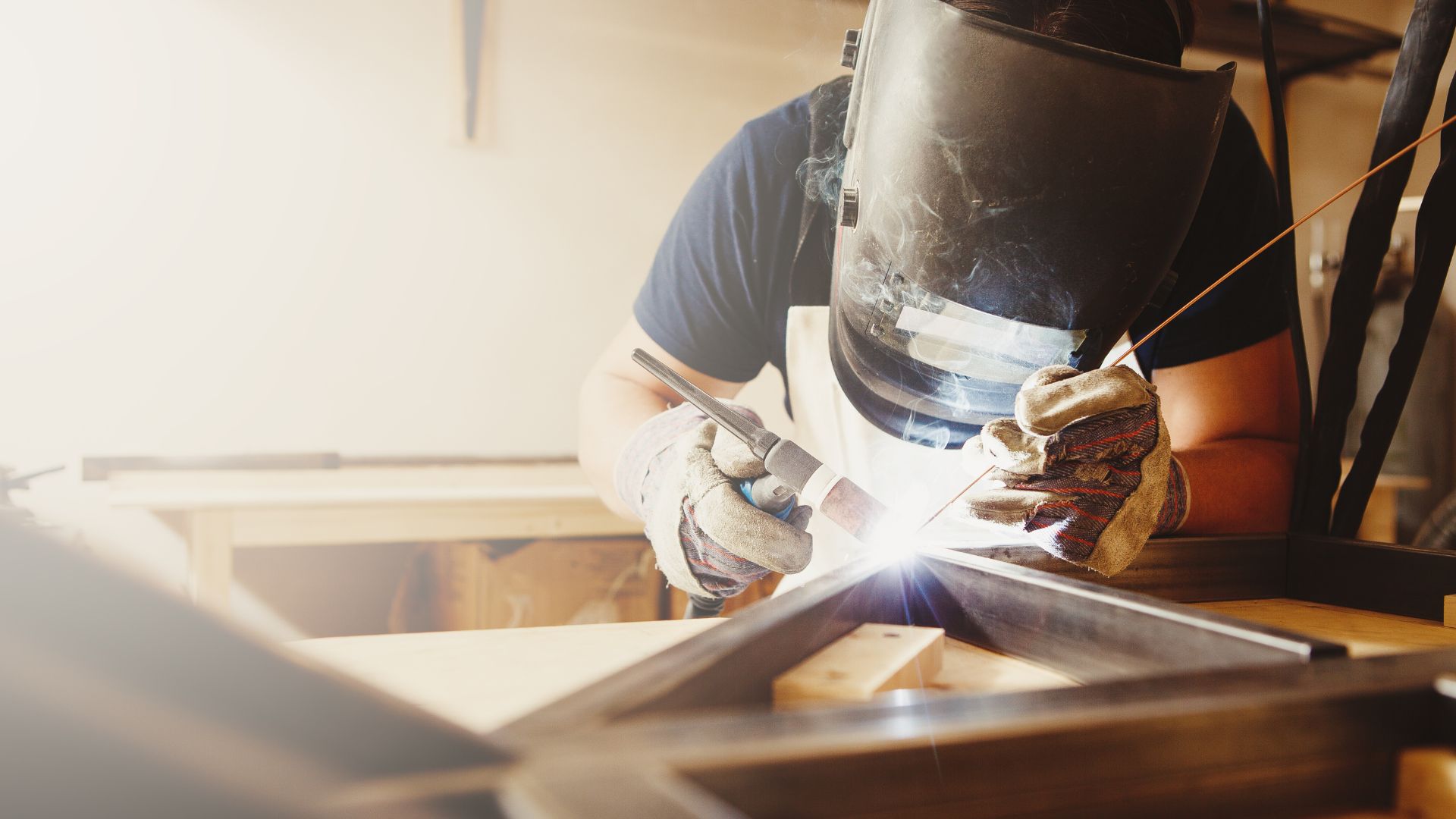 Quels cours et certifications sont nécessaires pour devenir un soudeur professionnel ?